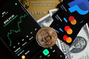 Golpista que clonava cartões e convertia dinheiro para Bitcoin é condenado a